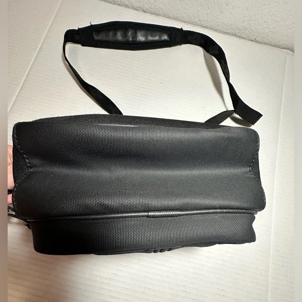 Wenger Swiss Gear The Sherpa LG Cam CSE Neopro‎ Medium Padded Camera Bag Black
